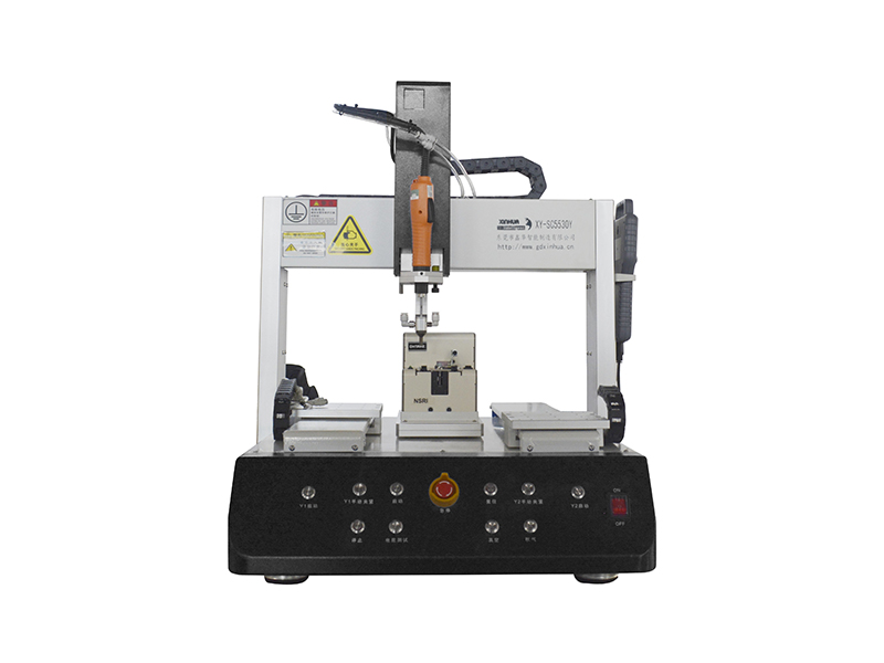 四軸(zhou)雙平檯(tai)自(zi)動(dong)鎖(suo)螺(luo)絲機